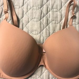 Victoria's Secret t-shirt lightly lined Demi 34D